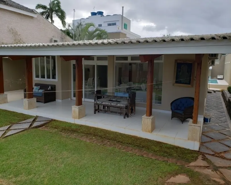 Foto 3 de Sobrado com 3 quartos à venda e para alugar, 150m2 em Balneário Praia do Pernambuco, Guaruja - SP