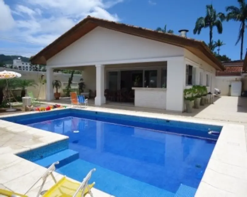 Foto 1 de Sobrado com 3 quartos à venda, 220m2 em Jardim Virgínia, Guaruja - SP