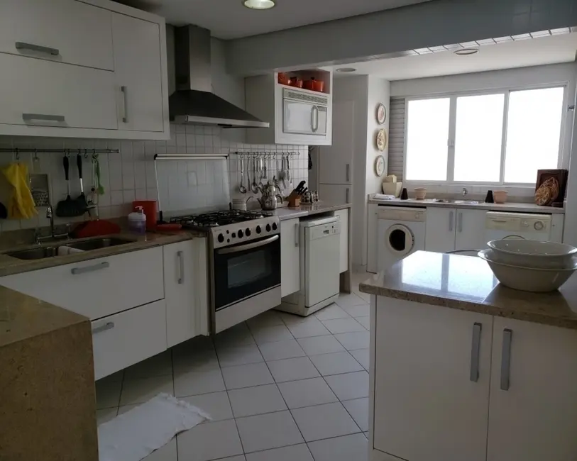 Foto 7 de Apartamento com 4 quartos à venda, 184m2 em Pitangueiras, Guaruja - SP