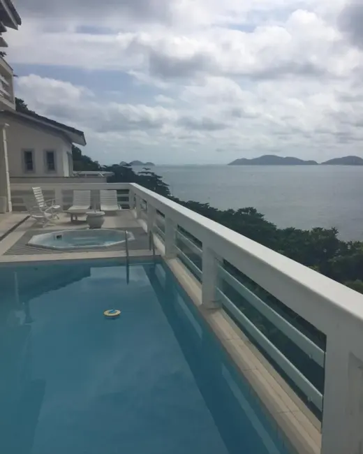 Sobrado com 4 quartos à venda, 300m2 em Guaruja - SP - imagem 6 Foto 6 de Sobrado com 4 quartos à venda, 300m2 em Guaruja - SP