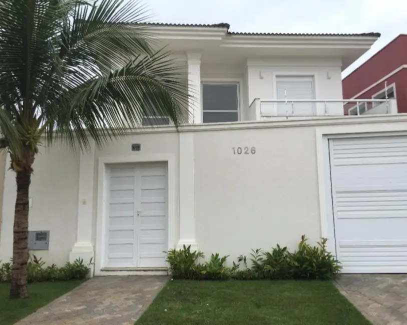 Sobrado com 4 quartos à venda e para alugar, 300m2 em Balneário Praia do Pernambuco, Guaruja - SP - imagem 8 Foto 8 de Sobrado com 4 quartos à venda e para alugar, 300m2 em Balneário Praia do Pernambuco, Guaruja - SP