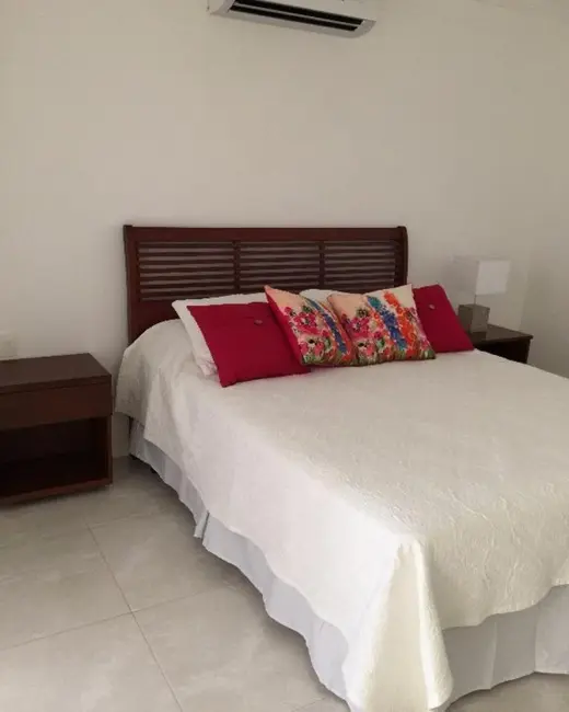Sobrado com 4 quartos à venda e para alugar, 300m2 em Balneário Praia do Pernambuco, Guaruja - SP - imagem 6 Foto 6 de Sobrado com 4 quartos à venda e para alugar, 300m2 em Balneário Praia do Pernambuco, Guaruja - SP