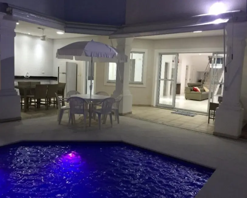 Sobrado com 4 quartos à venda e para alugar, 300m2 em Balneário Praia do Pernambuco, Guaruja - SP - imagem 2 Foto 2 de Sobrado com 4 quartos à venda e para alugar, 300m2 em Balneário Praia do Pernambuco, Guaruja - SP