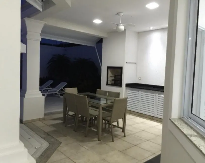 Sobrado com 4 quartos à venda e para alugar, 300m2 em Balneário Praia do Pernambuco, Guaruja - SP - imagem 3 Foto 3 de Sobrado com 4 quartos à venda e para alugar, 300m2 em Balneário Praia do Pernambuco, Guaruja - SP