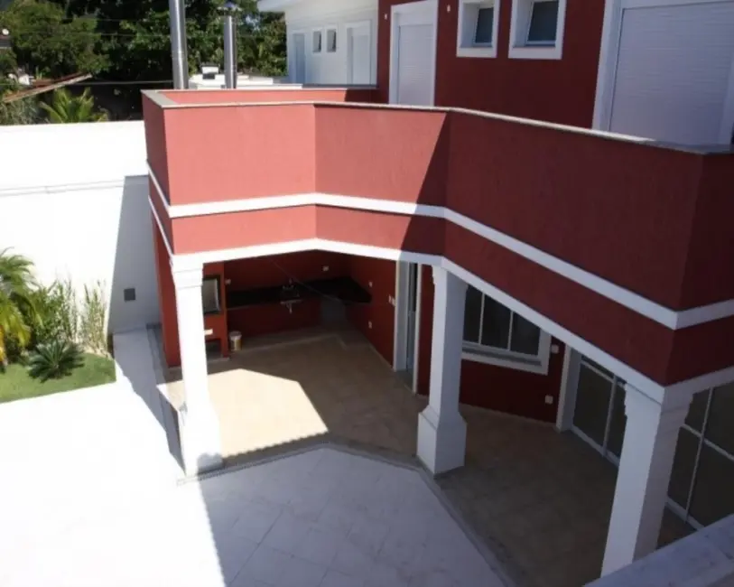 Sobrado com 4 quartos à venda e para alugar, 300m2 em Balneário Praia do Pernambuco, Guaruja - SP - imagem 8 Foto 8 de Sobrado com 4 quartos à venda e para alugar, 300m2 em Balneário Praia do Pernambuco, Guaruja - SP