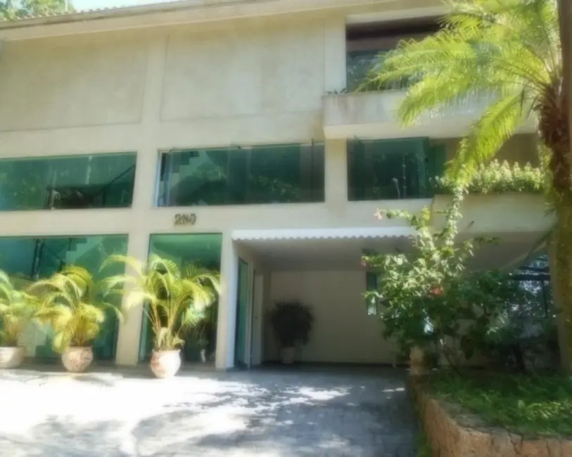 Sobrado com 6 quartos à venda, 760m2 em Guaruja - SP - imagem 4 Foto 4 de Sobrado com 6 quartos à venda, 760m2 em Guaruja - SP