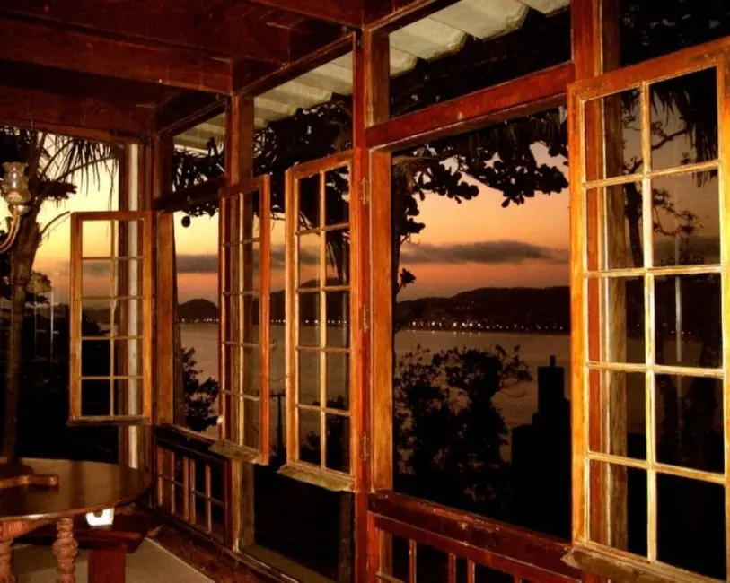 Sobrado com 3 quartos à venda, 360m2 em Guaruja - SP - imagem 3 Foto 3 de Sobrado com 3 quartos à venda, 360m2 em Guaruja - SP