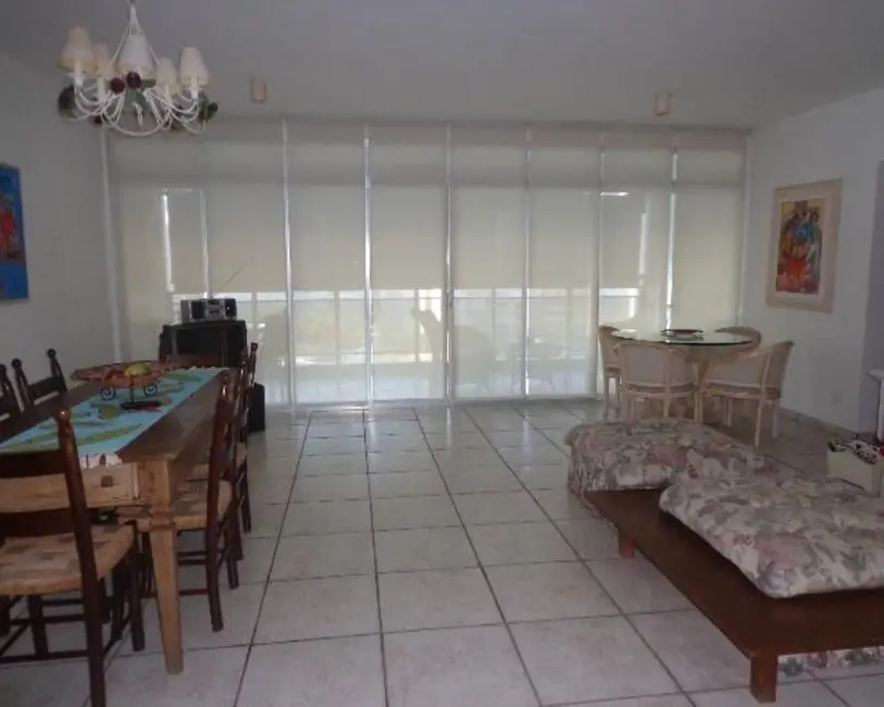 Foto 3 de Apartamento com 4 quartos à venda, 226m2 em Guaruja - SP