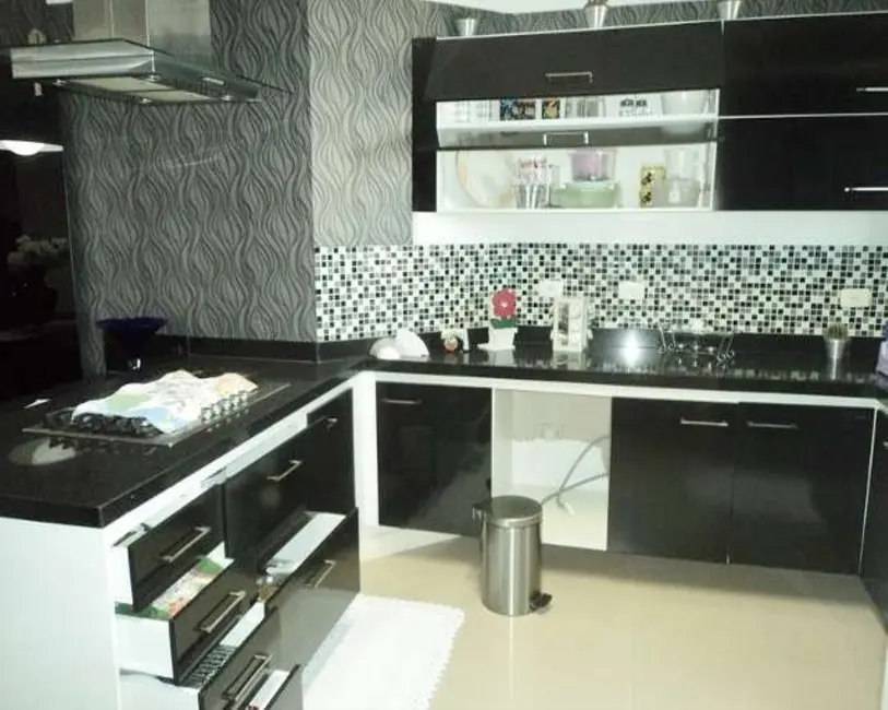 Apartamento com 3 quartos à venda, 170m2 em Guaruja - SP - imagem 2 Foto 2 de Apartamento com 3 quartos à venda, 170m2 em Guaruja - SP