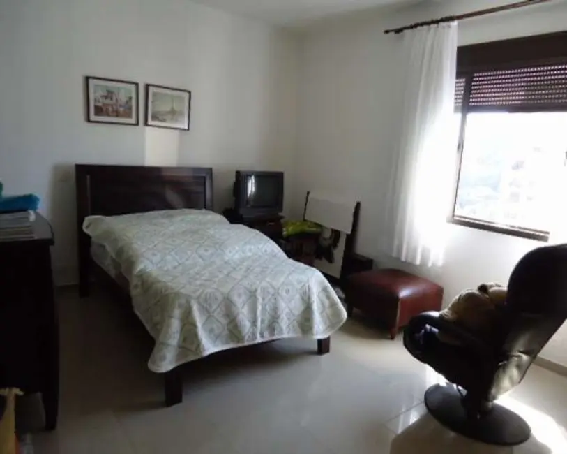 Apartamento com 4 quartos à venda e para alugar, 265m2 em Pitangueiras, Guaruja - SP - imagem 8 Foto 8 de Apartamento com 4 quartos à venda e para alugar, 265m2 em Pitangueiras, Guaruja - SP