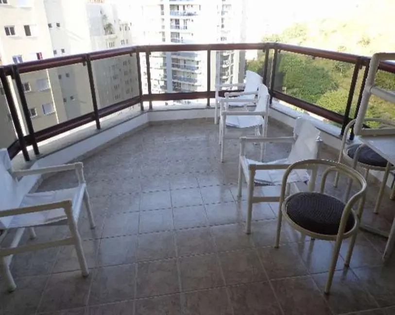 Foto 2 de Apartamento com 4 quartos à venda, 200m2 em Jardim Astúrias, Guaruja - SP
