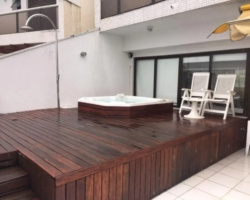 Apartamento com 4 quartos à venda, 300m2 em Morro Sorocotuba, Guaruja - SP - imagem 1 Foto 1 de Apartamento com 4 quartos à venda, 300m2 em Morro Sorocotuba, Guaruja - SP