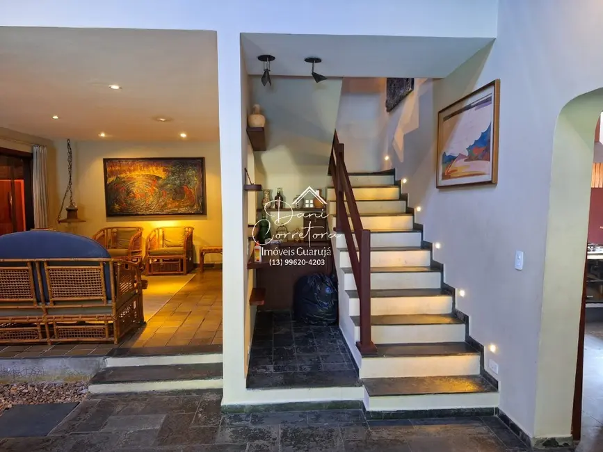 Foto 2 de Sobrado com 7 quartos à venda, 320m2 em Enseada, Guaruja - SP