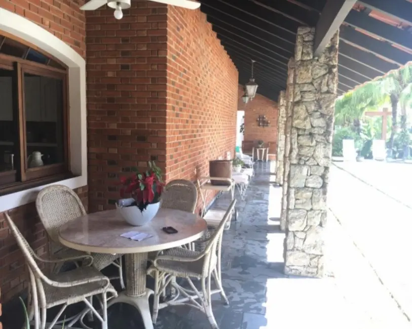 Sobrado com 5 quartos à venda e para alugar, 750m2 em Acapulco, Guaruja - SP - imagem 8 Foto 8 de Sobrado com 5 quartos à venda e para alugar, 750m2 em Acapulco, Guaruja - SP