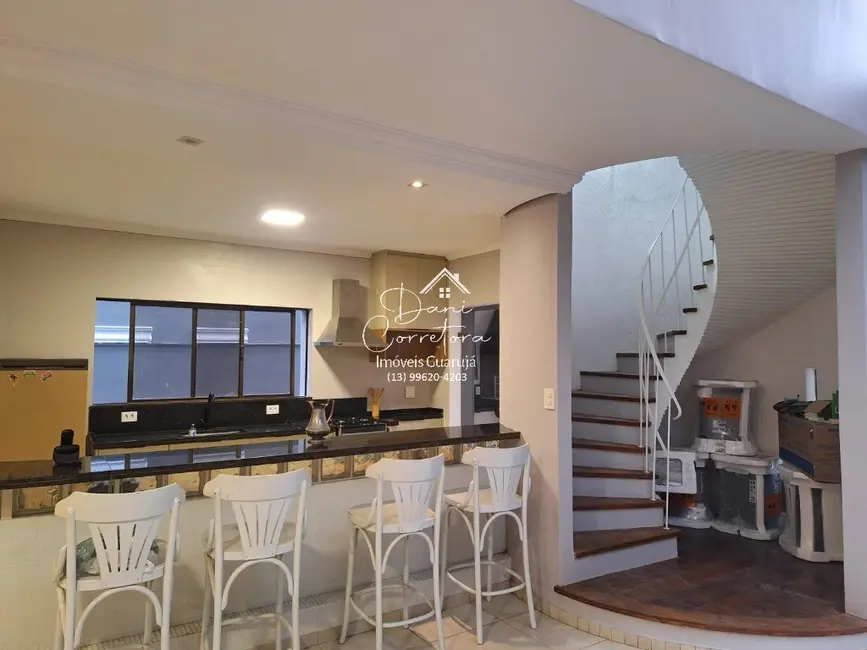 Sobrado com 5 quartos à venda, 250m2 em Jardim Virgínia, Guaruja - SP - imagem 2 Foto 2 de Sobrado com 5 quartos à venda, 250m2 em Jardim Virgínia, Guaruja - SP