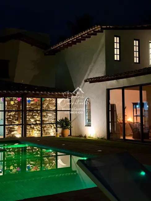 Sobrado com 4 quartos à venda, 320m2 em Balneário Praia do Pernambuco, Guaruja - SP - imagem 9 Foto 9 de Sobrado com 4 quartos à venda, 320m2 em Balneário Praia do Pernambuco, Guaruja - SP