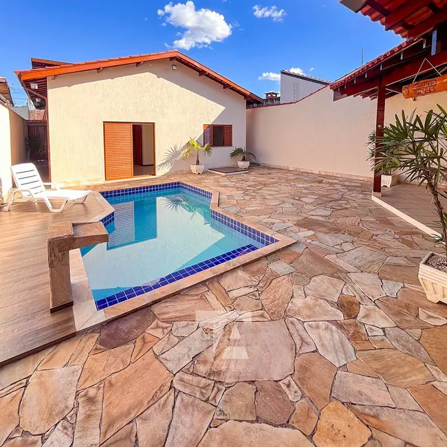 Foto 2 de Casa com 3 quartos à venda, 300m2 em Pindamonhangaba - SP