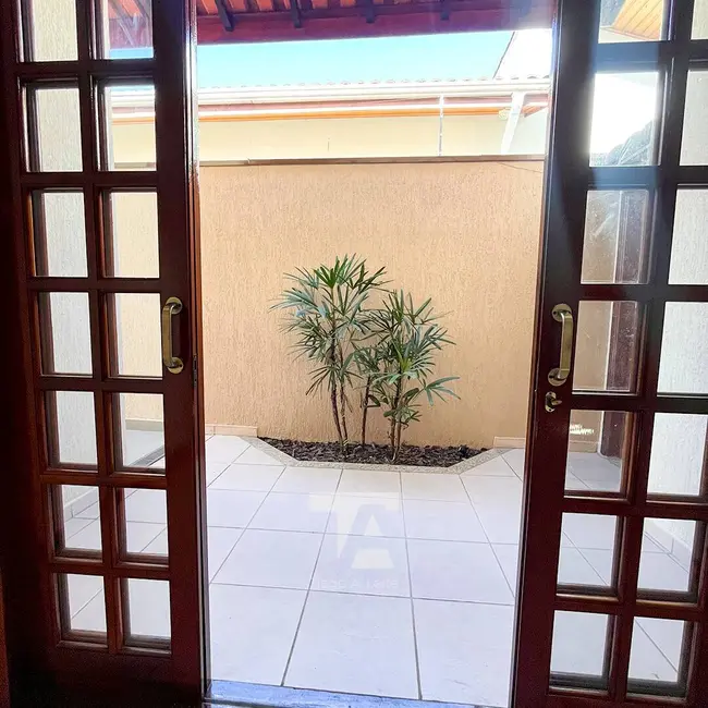 Foto 8 de Casa com 3 quartos à venda, 300m2 em Pindamonhangaba - SP