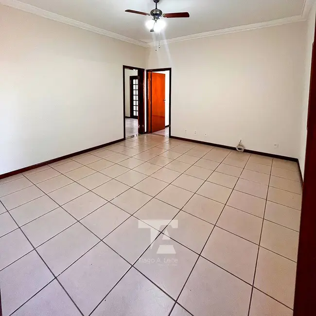 Foto 6 de Casa com 3 quartos à venda, 300m2 em Pindamonhangaba - SP