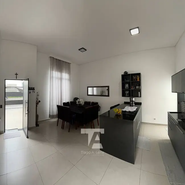 Foto 2 de Casa com 3 quartos à venda, 176m2 em Loteamento Santa Clara, Pindamonhangaba - SP
