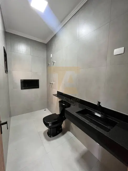 Casa de Condomínio com 3 quartos à venda, 200m2 em Parque São Domingos, Pindamonhangaba - SP - imagem 4 Foto 4 de Casa de Condomínio com 3 quartos à venda, 200m2 em Parque São Domingos, Pindamonhangaba - SP