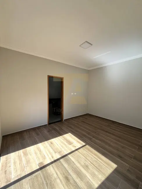 Casa de Condomínio com 3 quartos à venda, 200m2 em Parque São Domingos, Pindamonhangaba - SP - imagem 8 Foto 8 de Casa de Condomínio com 3 quartos à venda, 200m2 em Parque São Domingos, Pindamonhangaba - SP