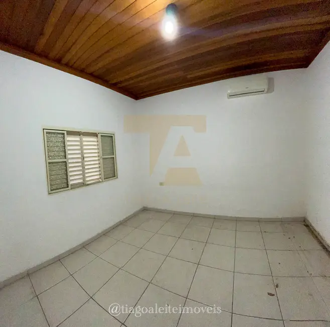 Sala Comercial à venda, 250m2 em Vila Bourghese, Pindamonhangaba - SP - imagem 4 Foto 4 de Sala Comercial à venda, 250m2 em Vila Bourghese, Pindamonhangaba - SP