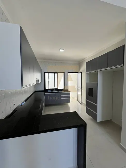 Foto 3 de Casa com 3 quartos à venda, 176m2 em Loteamento Santa Clara, Pindamonhangaba - SP