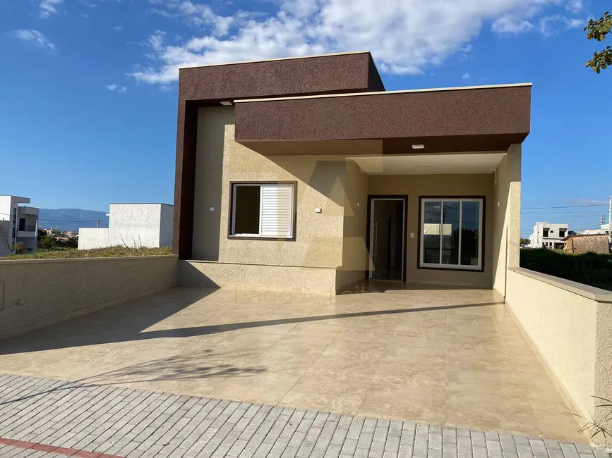 Foto 1 de Casa de Condomínio com 3 quartos à venda, 175m2 em Pindamonhangaba - SP