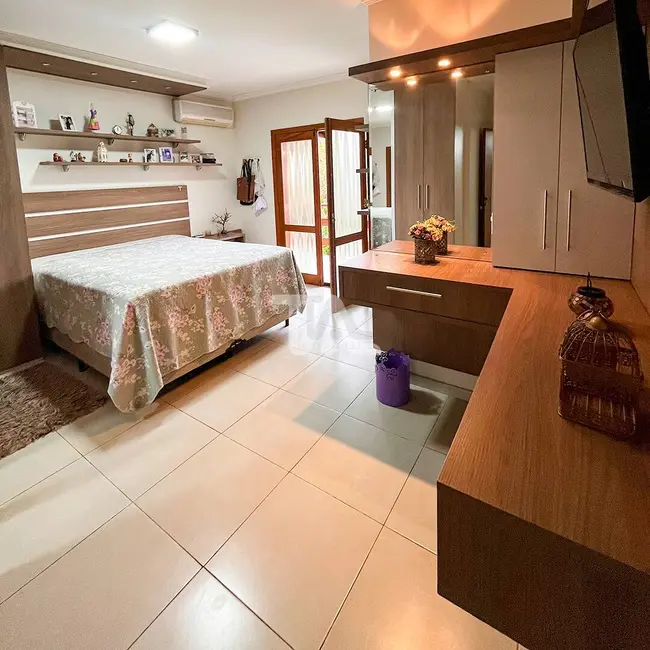 Foto 6 de Casa com 4 quartos à venda, 450m2 em Condominio Residencial Real Ville, Pindamonhangaba - SP