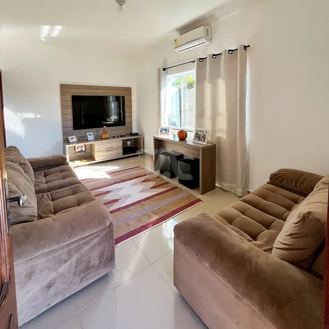 Foto 2 de Casa com 3 quartos à venda, 300m2 em Chácara da Galega, Pindamonhangaba - SP