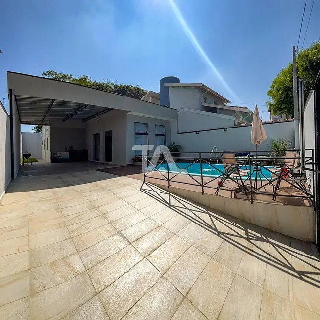 Foto 1 de Casa com 3 quartos à venda, 250m2 em Vila Suiça, Pindamonhangaba - SP