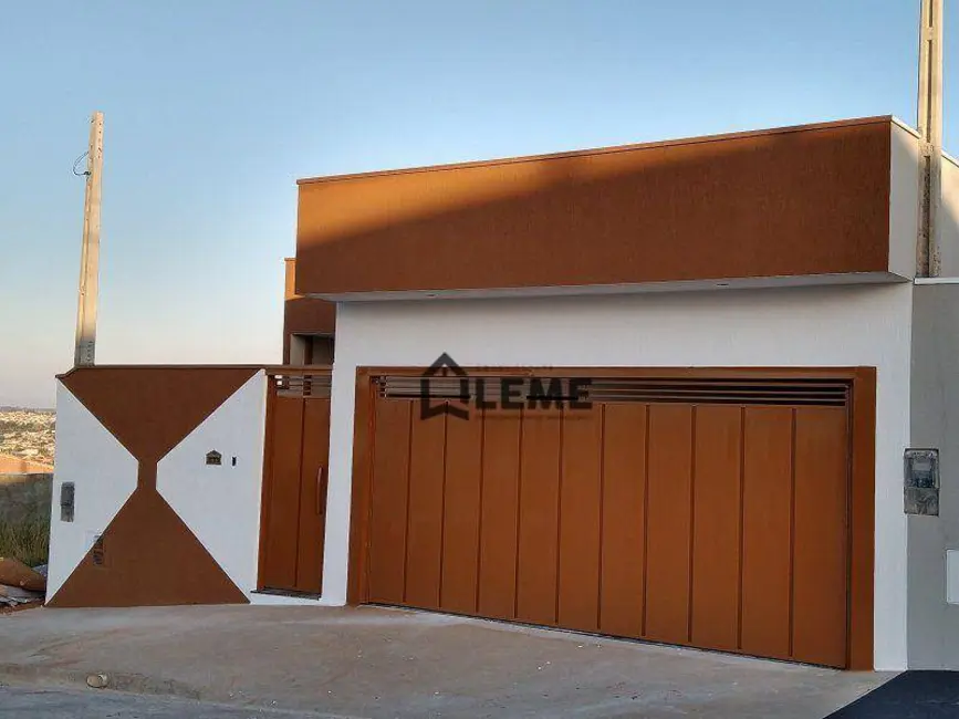 Foto 1 de Casa com 3 quartos à venda, 250m2 em Mococa - SP