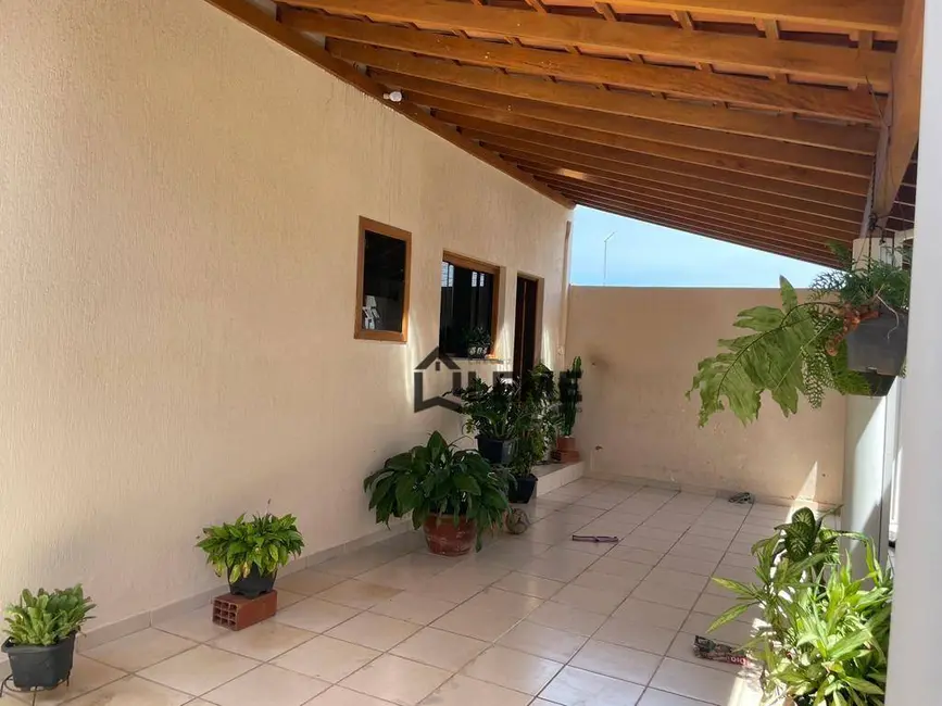 Foto 2 de Casa com 3 quartos à venda, 280m2 em Vila Santa Rosa, Mococa - SP