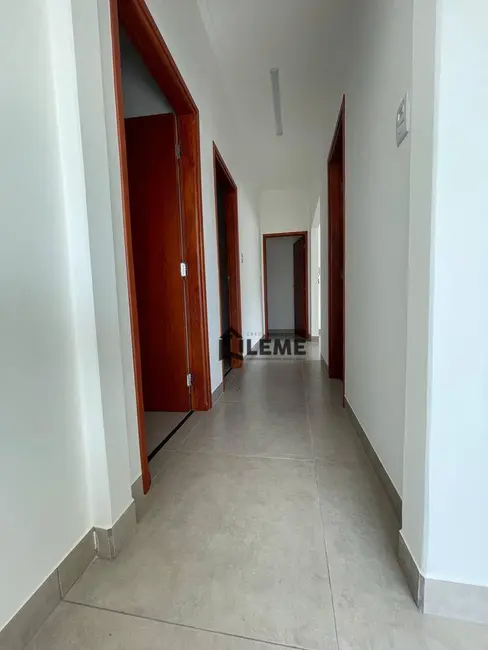 Casa com 3 quartos à venda, 300m2 em Jardim São Domingos, Mococa - SP - imagem 9 Foto 9 de Casa com 3 quartos à venda, 300m2 em Jardim São Domingos, Mococa - SP