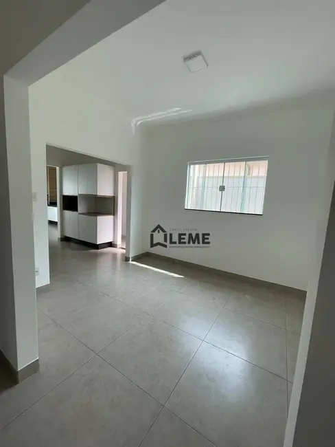 Casa com 3 quartos à venda, 300m2 em Jardim São Domingos, Mococa - SP - imagem 4 Foto 4 de Casa com 3 quartos à venda, 300m2 em Jardim São Domingos, Mococa - SP