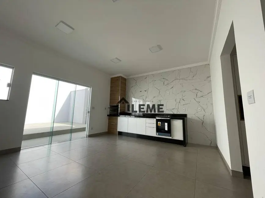 Casa com 3 quartos à venda, 300m2 em Jardim São Domingos, Mococa - SP - imagem 8 Foto 8 de Casa com 3 quartos à venda, 300m2 em Jardim São Domingos, Mococa - SP