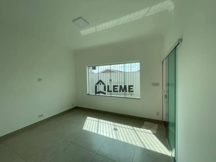 Casa com 3 quartos à venda, 300m2 em Jardim São Domingos, Mococa - SP - imagem 3 Foto 3 de Casa com 3 quartos à venda, 300m2 em Jardim São Domingos, Mococa - SP