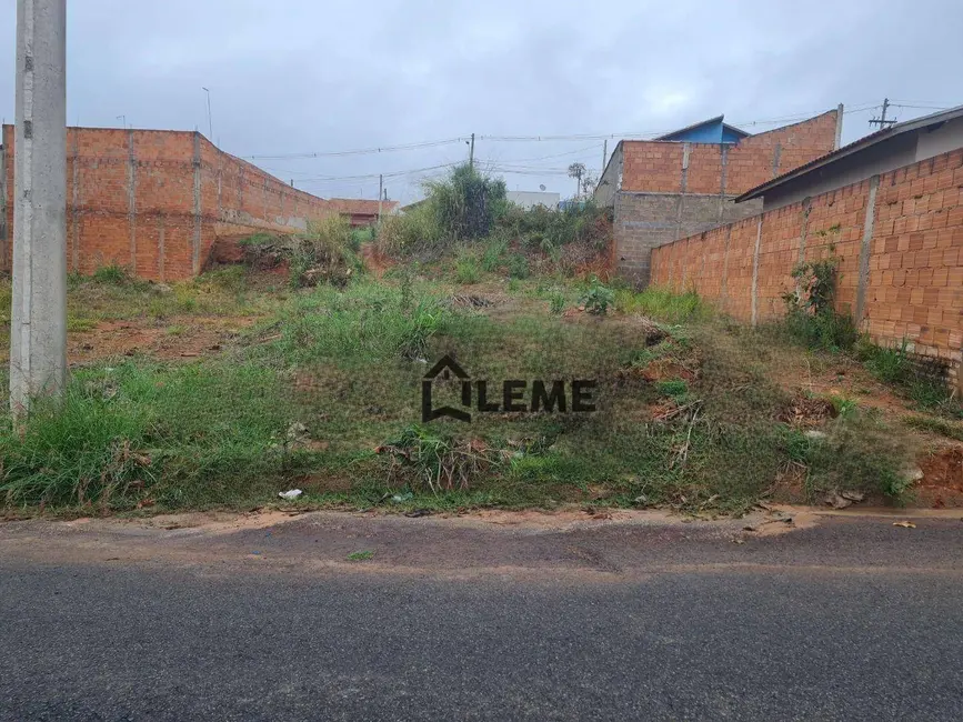 Foto 1 de Terreno / Lote à venda, 181m2 em Mococa - SP