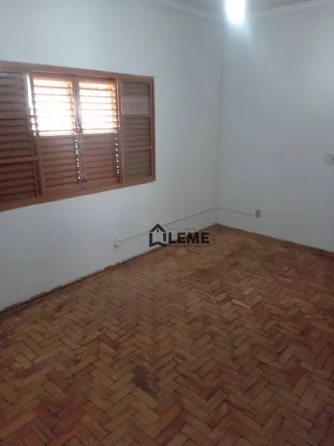 Casa com 3 quartos à venda, 300m2 em Jardim São Domingos, Mococa - SP - imagem 8 Foto 8 de Casa com 3 quartos à venda, 300m2 em Jardim São Domingos, Mococa - SP