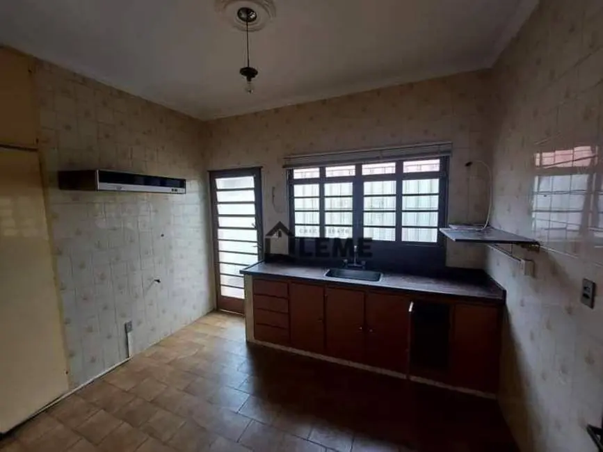 Casa com 3 quartos à venda, 300m2 em Jardim São Domingos, Mococa - SP - imagem 9 Foto 9 de Casa com 3 quartos à venda, 300m2 em Jardim São Domingos, Mococa - SP