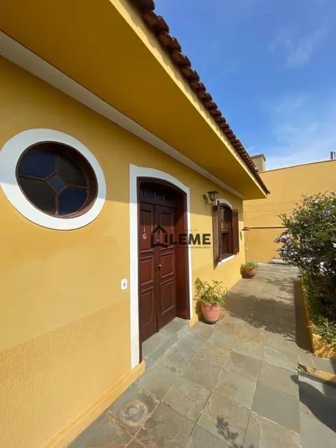 Casa com 3 quartos à venda, 526m2 em Jardim Lavínia, Mococa - SP - imagem 3 Foto 3 de Casa com 3 quartos à venda, 526m2 em Jardim Lavínia, Mococa - SP