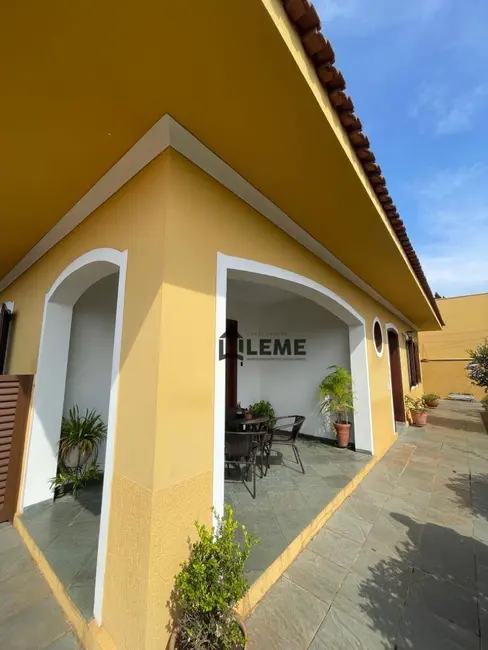 Foto 2 de Casa com 3 quartos à venda, 526m2 em Jardim Lavínia, Mococa - SP