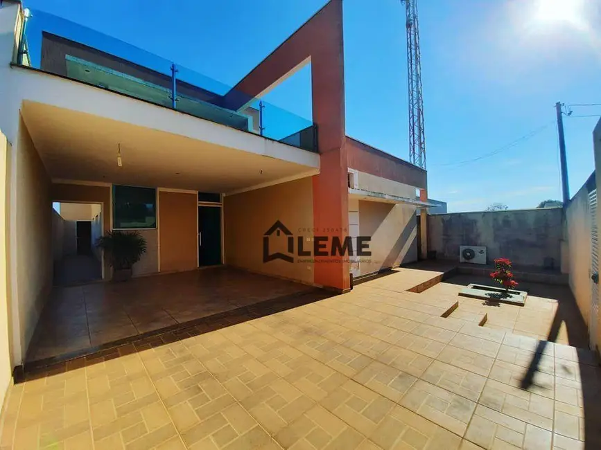 Foto 1 de Casa com 3 quartos à venda, 437m2 em Aparecida, Mococa - SP