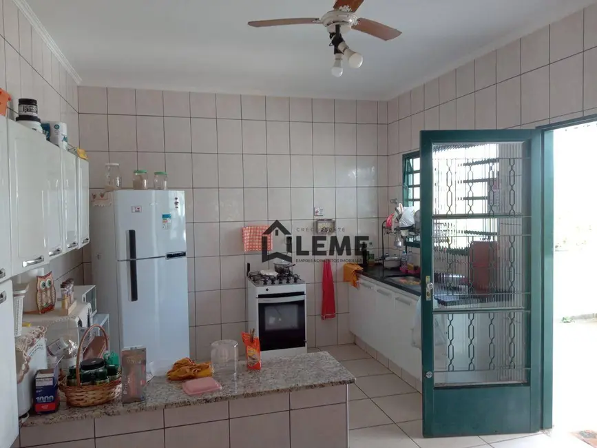 Foto 9 de Casa com 3 quartos à venda, 360m2 em Jardim São Domingos, Mococa - SP