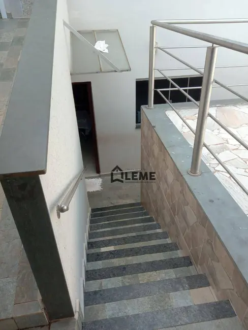 Foto 5 de Sobrado com 3 quartos à venda, 285m2 em Vila Carvalho, Mococa - SP