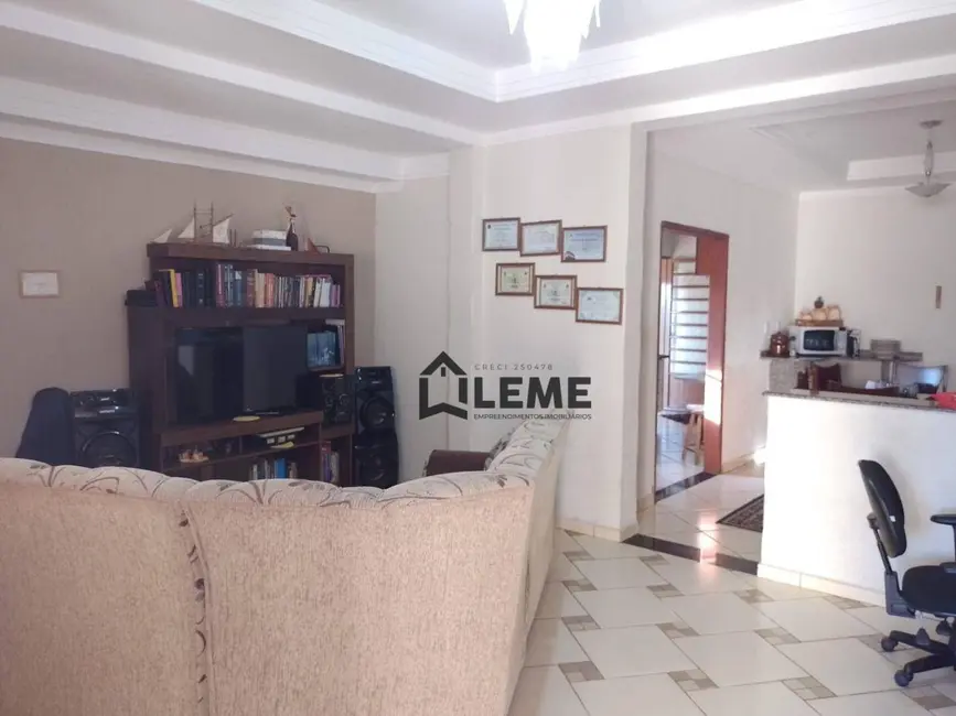 Foto 4 de Casa com 4 quartos à venda, 272m2 em Jardim São Francisco, Mococa - SP