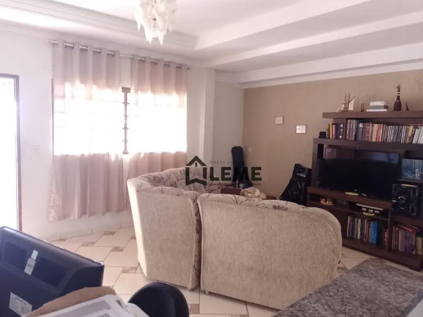 Foto 6 de Casa com 4 quartos à venda, 272m2 em Jardim São Francisco, Mococa - SP