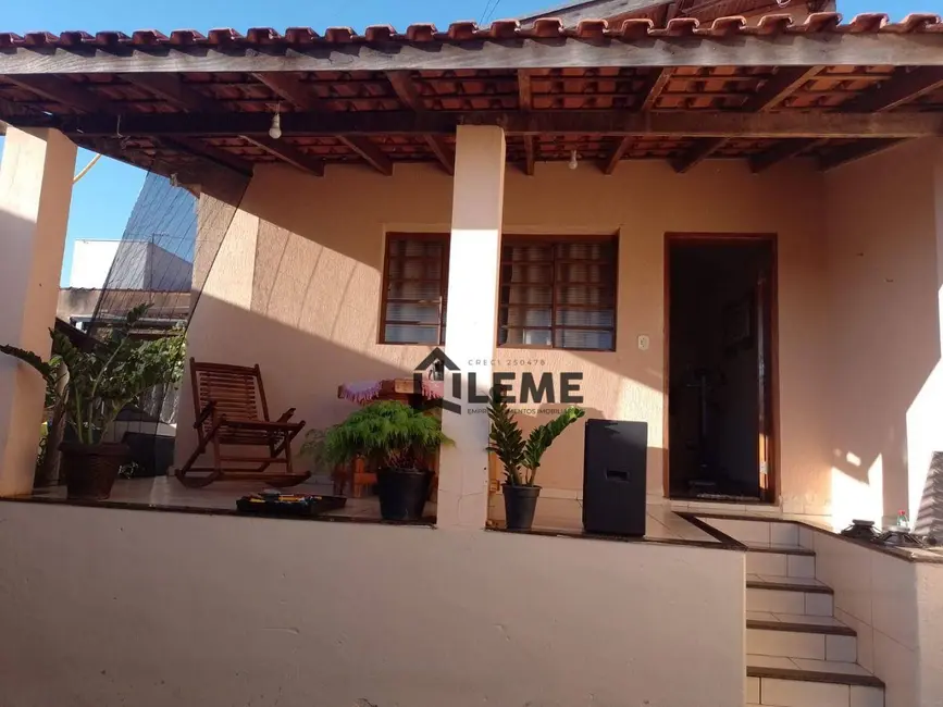 Foto 1 de Casa com 4 quartos à venda, 272m2 em Jardim São Francisco, Mococa - SP