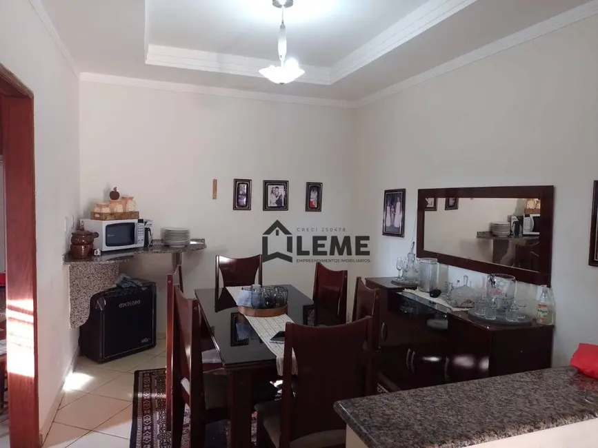 Foto 5 de Casa com 4 quartos à venda, 272m2 em Jardim São Francisco, Mococa - SP
